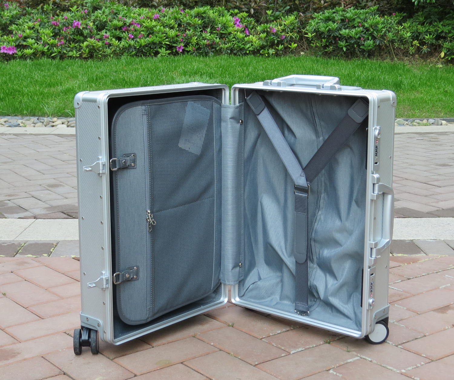 国外铝镁合金旅行箱,日本铝镁合金旅行箱26寸