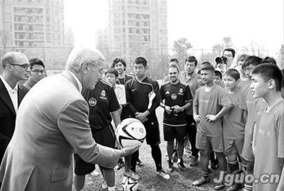 郑州市教育局与恒大足校,恒大足校靠什么维持