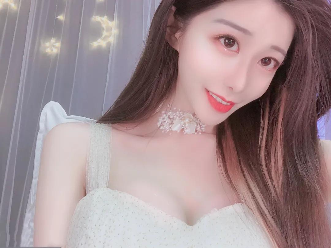 椰啵啵——上能T台走秀，下能下厨温酒