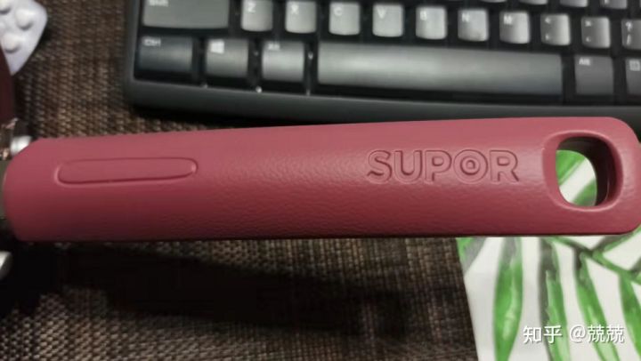 清除苏泊尔平底锅锅底发黑妙招,苏泊尔平底不粘锅煎锅需要开锅吗