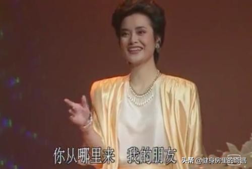 肩膀哑铃推举的正确方法,哑铃推举正确的起手方法