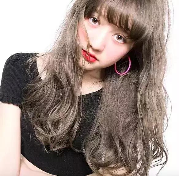 今年最火的10种显白发色谁染谁美,今年最火的3种显白发色