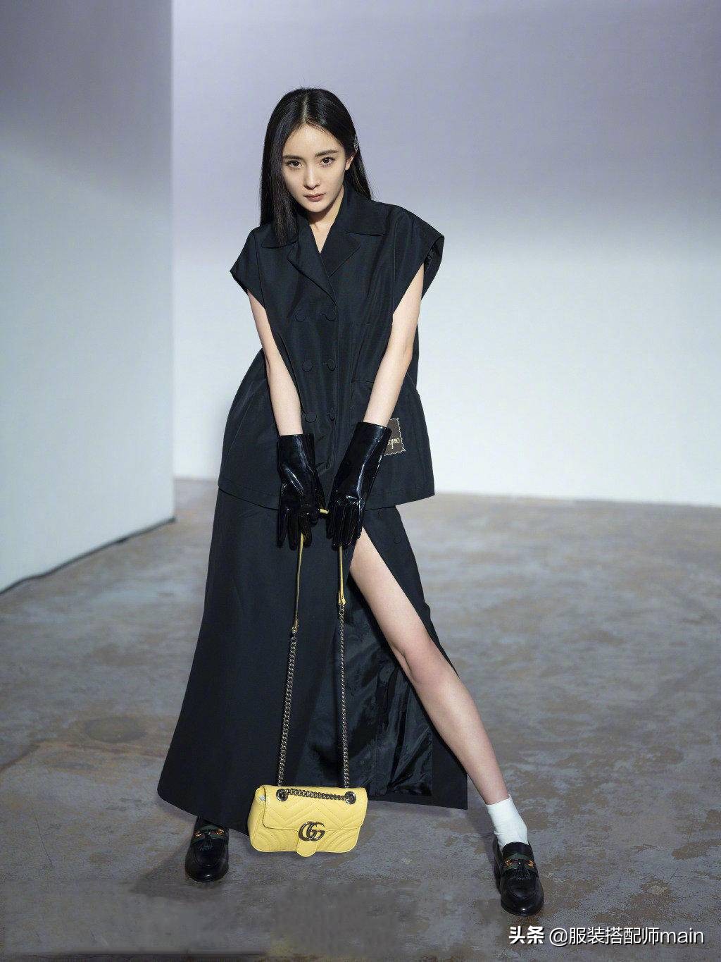 杨幂镂空v领白毛衣图片,杨幂v领针织衫温柔爆表