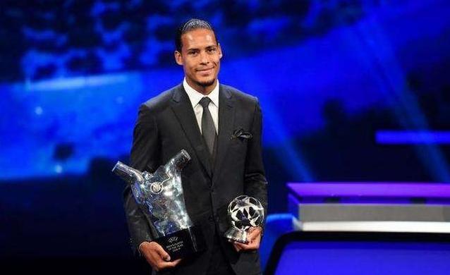 我心中的足球明星c罗,我心目中的英雄梅西