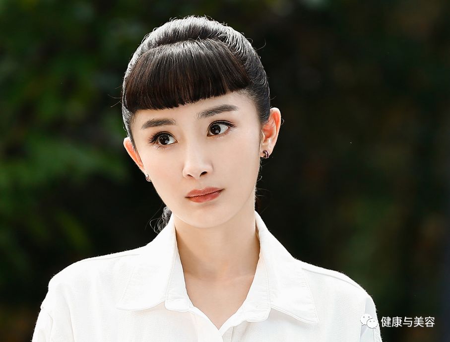 杨幂脸型适合什么发型,杨幂空气刘海发型图片大全
