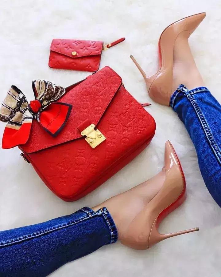 ysl和lv邮差包哪个更好,chanel和ysl包哪个好