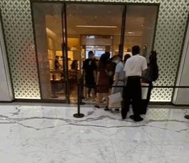 大家都在排队买奢侈品,为什么大家都在买豪车