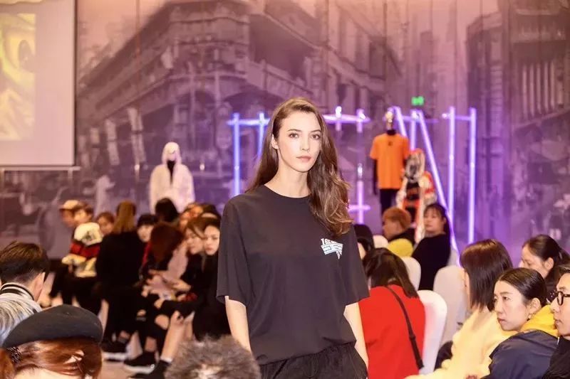 觉得太平鸟、GXG、卡宾不够潮？这个潮流男装可能正对你胃口！