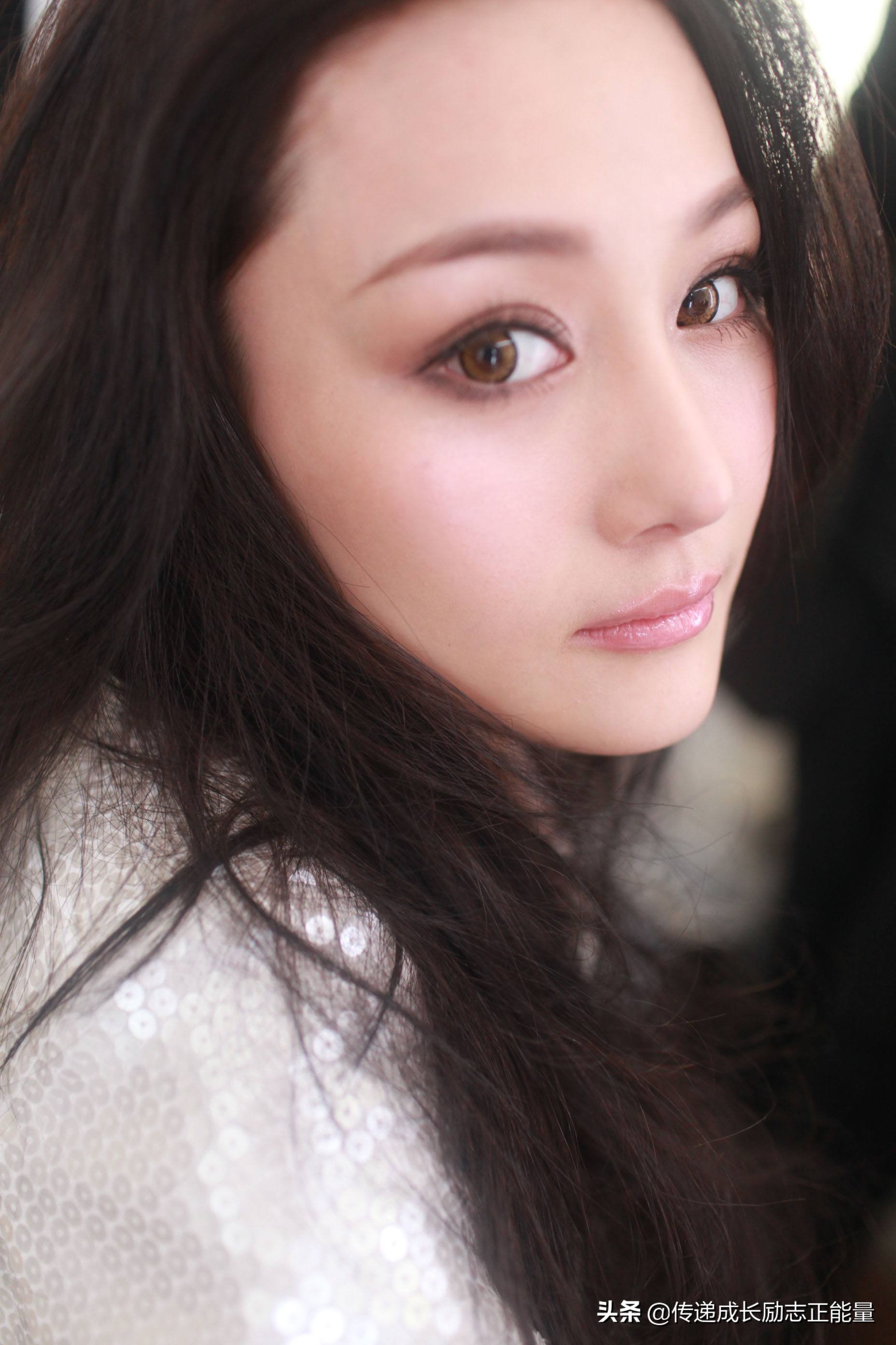 张馨予刚出道惊艳足球写真照,张馨予早期足球写真照