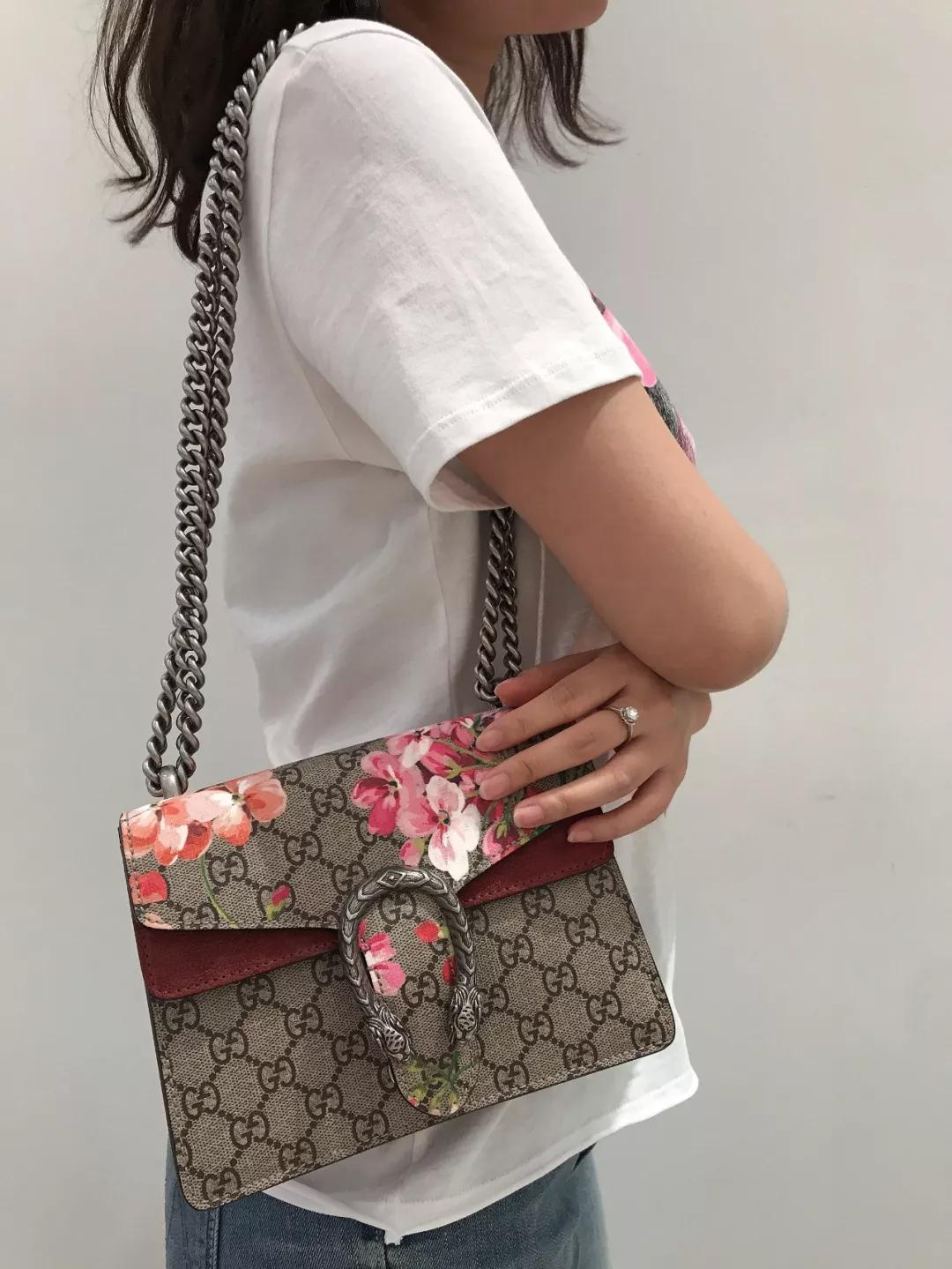 娜扎穿衣搭包包,30多个包包