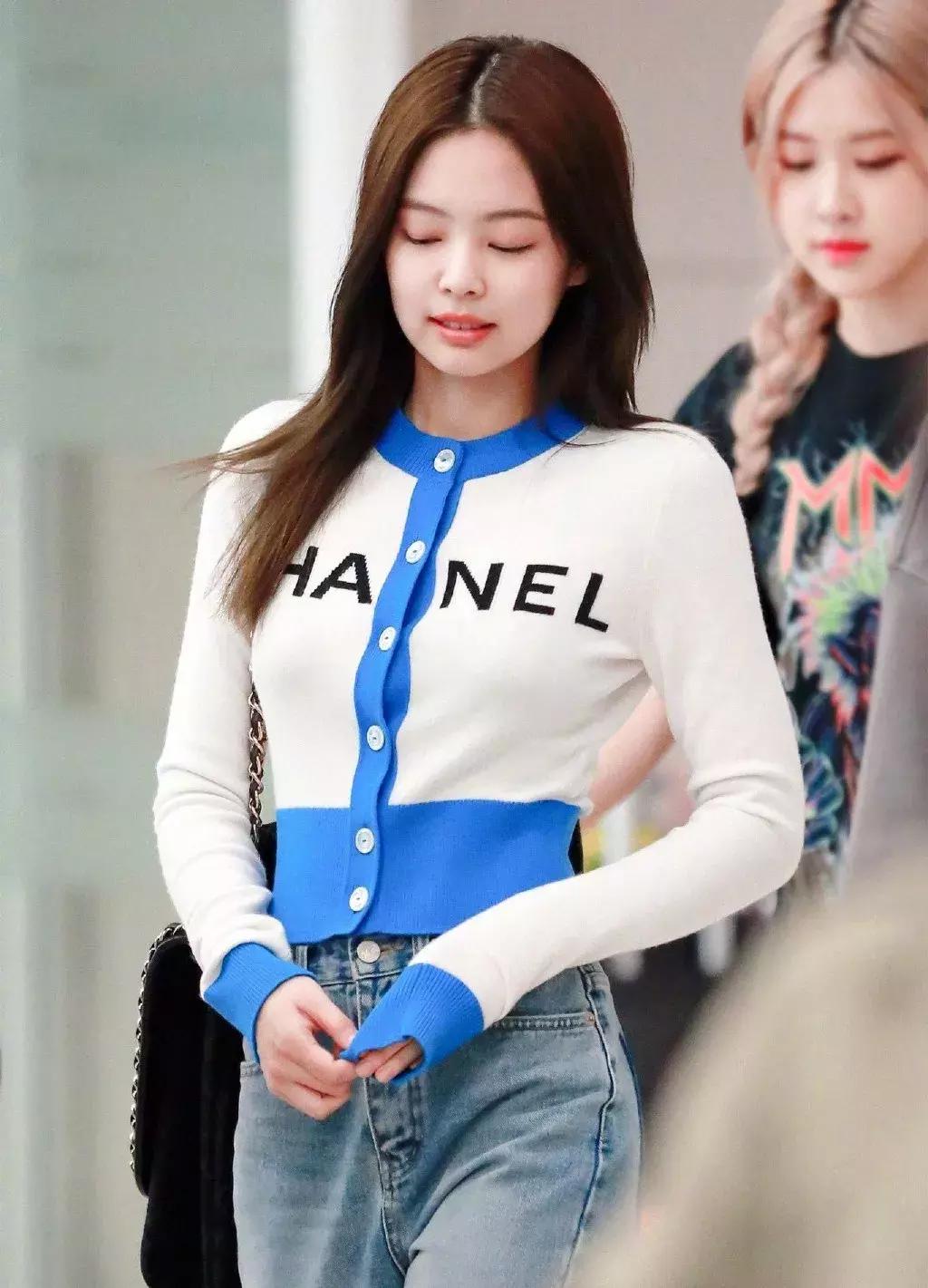 刘雯米兰时装周试装,刘雯维密走秀比心