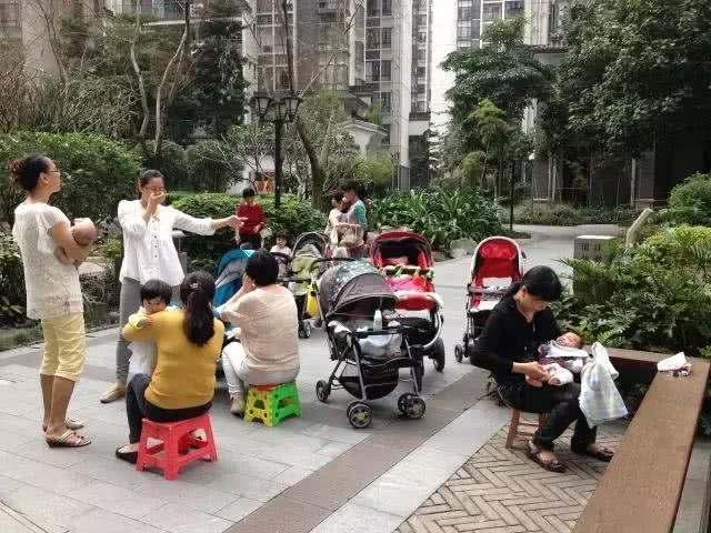 1岁后喝2段还是3段,1岁之后喝奶粉2段还是3段