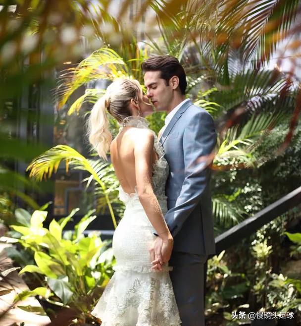 巴西球星卡卡退役视频,巴西巨星卡卡晒全家福