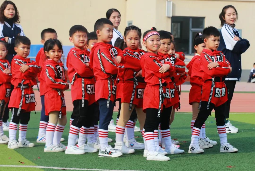 东方双语学校街舞啦啦操,东方双语本部啦啦操