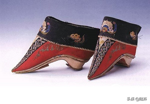 古代的三寸金莲到底有多可怕,三寸金莲古代陋习