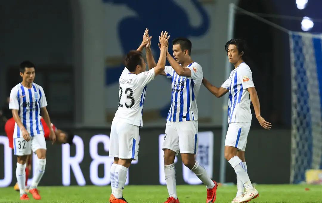 肖智在新赛季若成功留队广州富力，35岁的他还能获得主力的位置吗