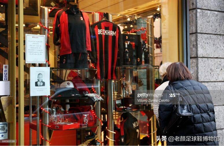 同是穿鞋挑剔的强迫症球星,10年前托尼克罗斯为小贝测试猎鹰鞋