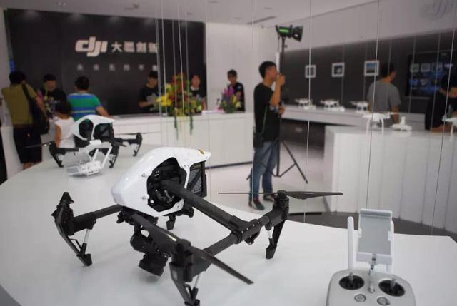 大疆创始人汪滔玩无人机,大疆无人机创始人汪滔本科