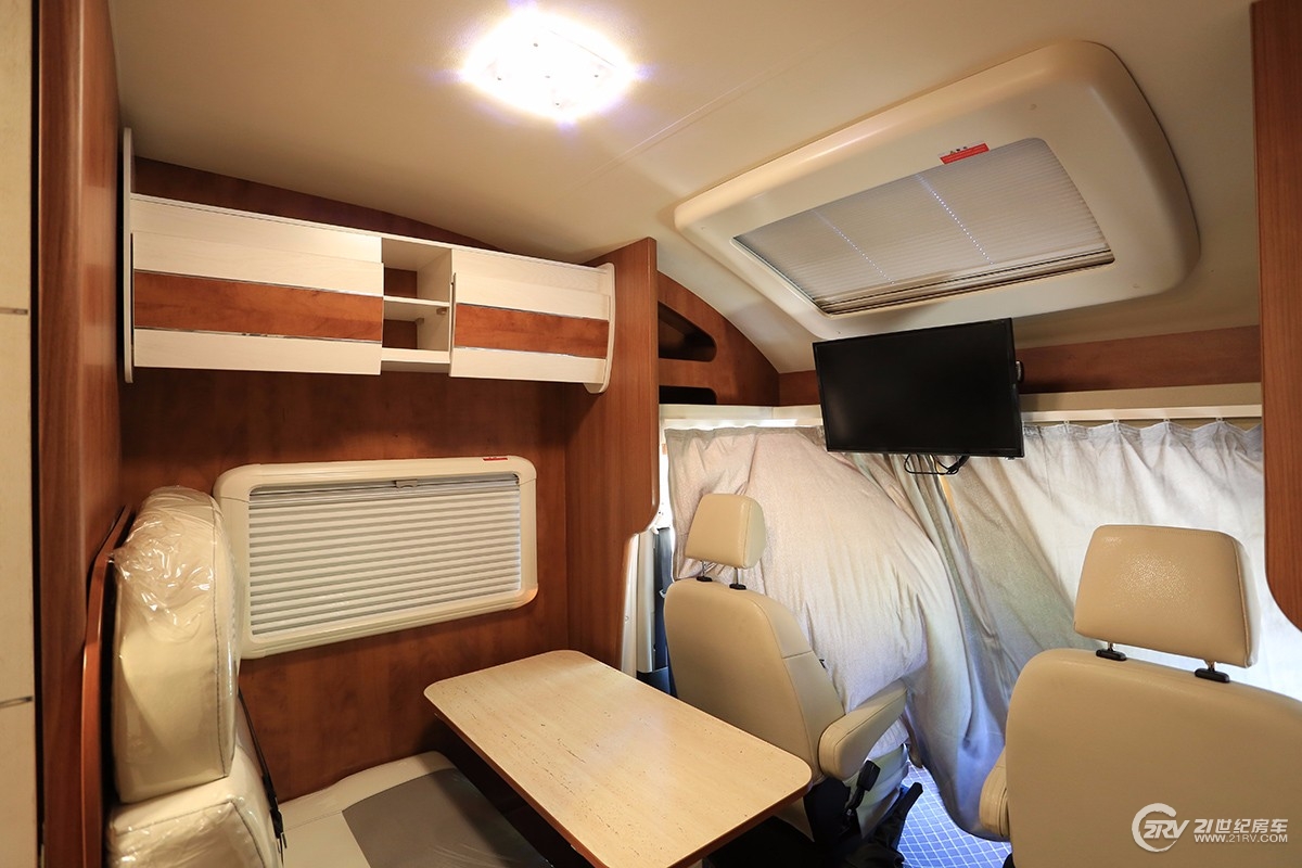 同级别车型谁敢跟它比轻量化！双会客区，实拍亚特plasy631房车