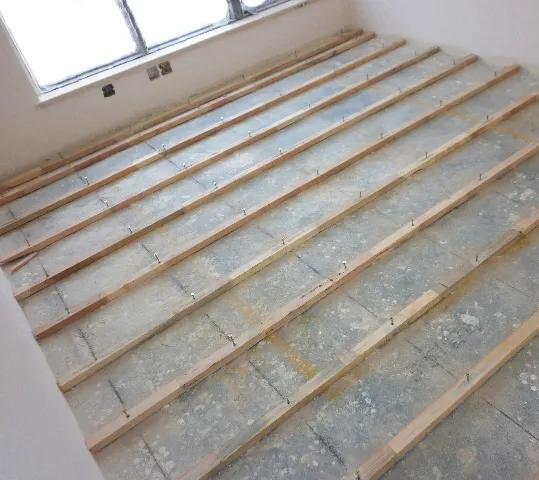 木地板松动踩有声音怎么处理,木地板踩上去有声音