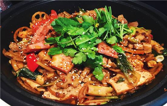 怎样做麻辣香锅好吃又简单视频,如何做麻辣香锅又简单又好吃