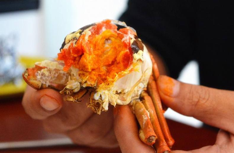 如何蒸螃蟹不掉腿窍门图解,蒸螃蟹不掉腿的方法是什么