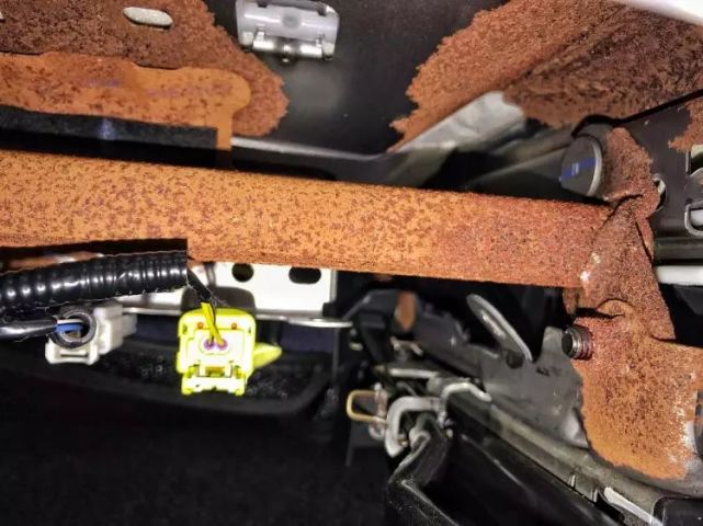 买到泡水车车商说也不知道怎么办,泡水车怎么辨别二手车真假