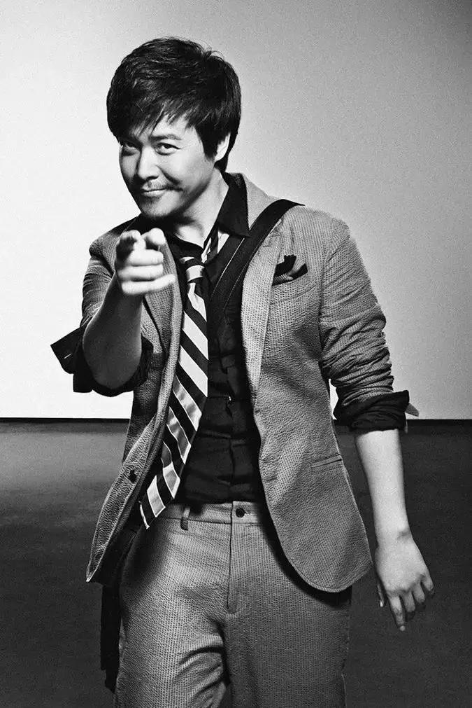 杨烁从年轻到现在颜值变化,杨烁是帅还是有魅力