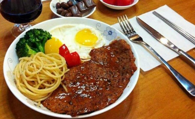 一个人吃西餐中途上厕所怎么办,一人吃自助餐要上厕所了怎么办