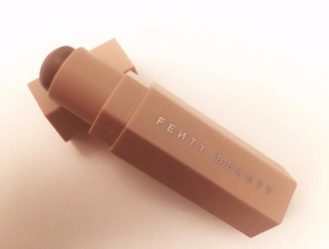 不混格莱美，LadyGaga在线PKRihanna，谁家彩妆最好用？