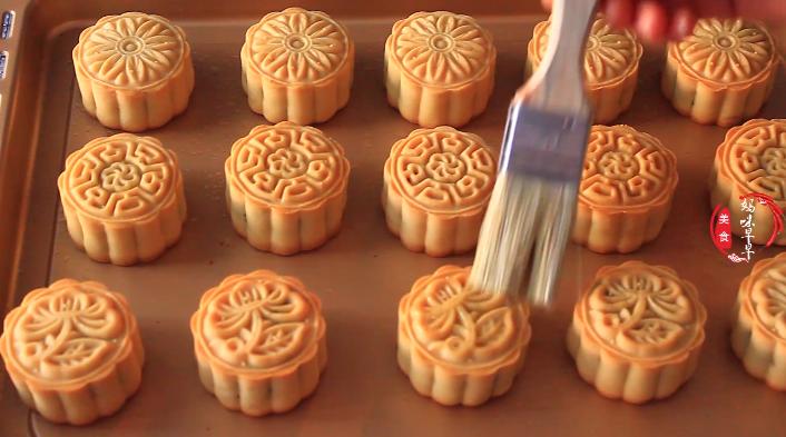 月饼怎么做不太甜,怎么做出来的月饼又酥又软