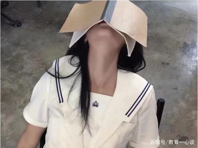女生上课来大姨妈有什么反应,女生上课突然来大姨妈怎么处理