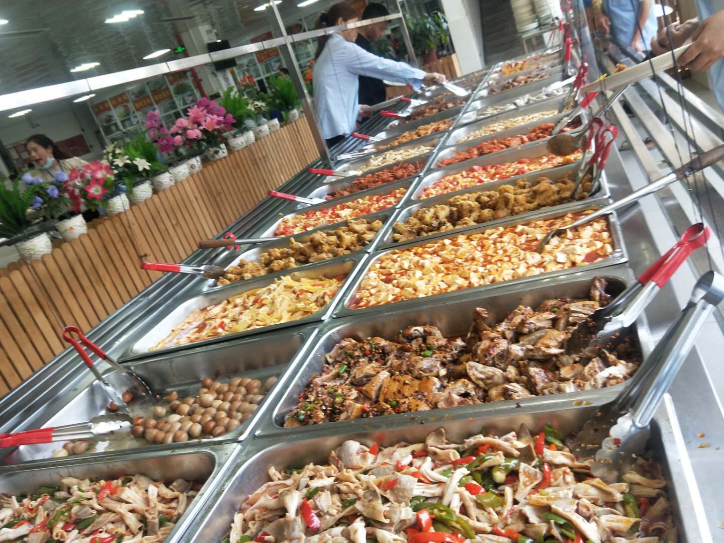 qc和普工哪个工资高,进厂做qc好还是普工好