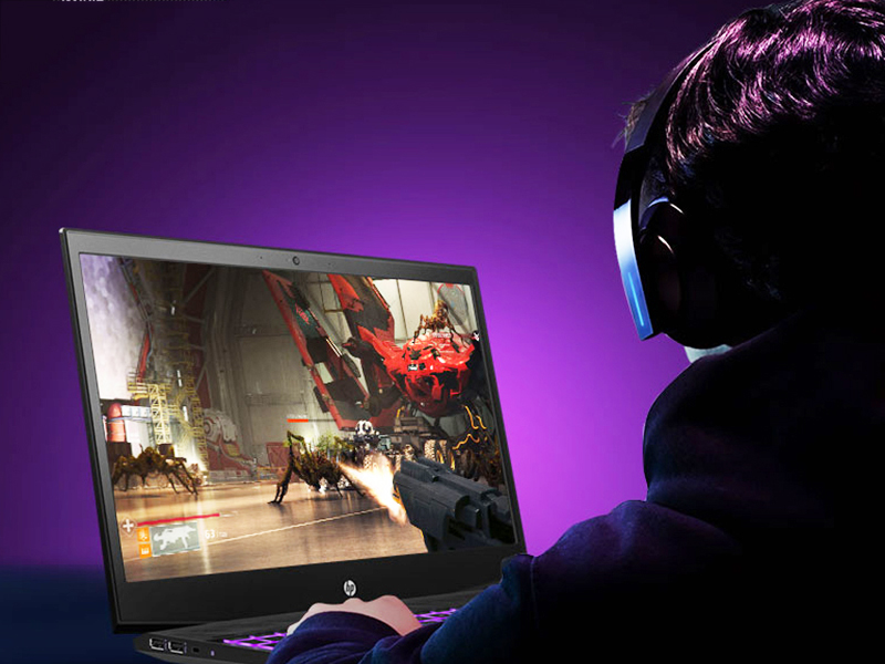 选对好的电脑，周末在家开黑带小姐姐一起飞