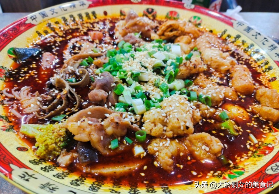 成都美食小吃视频,品尝成都美食必吃的十大名小吃