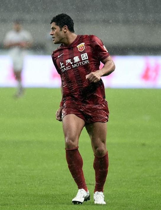 足坛头球能力最强十大前锋,足坛射门次数最多的球员