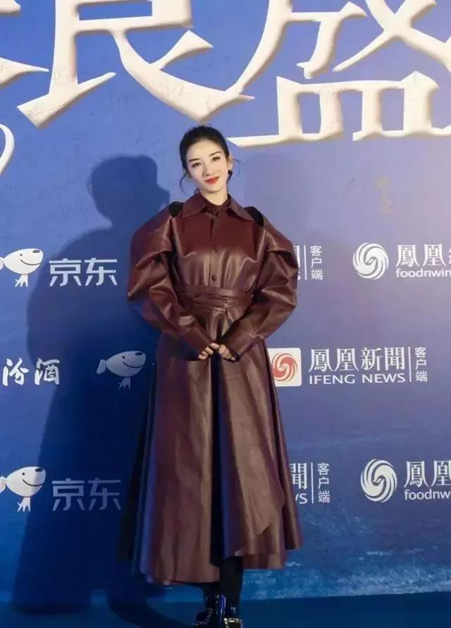 黄奕颜值天花板时刻,黄奕被嘲脸肿不像样