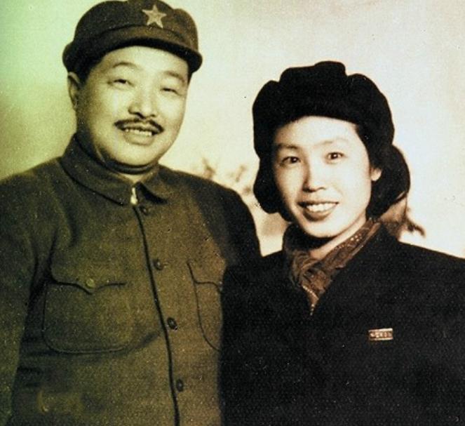 贺龙之子贺鹏飞，委托商人为祖国买下航母，成瓦良格号航母大功臣