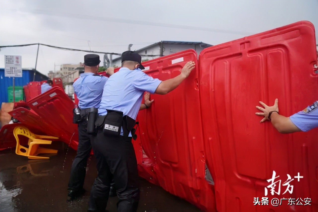 大雪纷飞坚守在抗疫一线的视频,深夜零下七度坚守抗疫一线