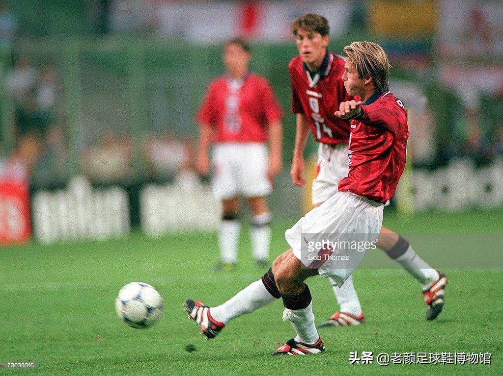 贝克汉姆巴黎最后一战球鞋,贝克汉姆穿的什么足球鞋