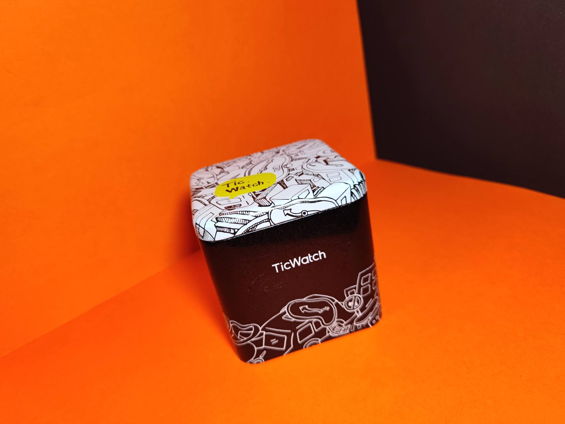 能测气温气压的智能手表,可监测体温和血糖的手表