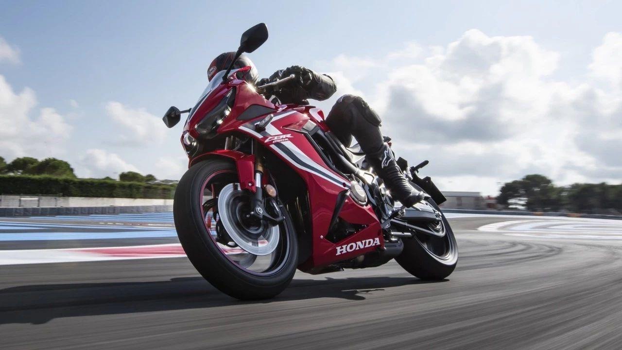 本田cbr650r跑车街跑,本田cbr650r对比川崎忍者650