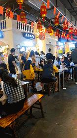 昆明的网红小吃街在哪里,昆明网红小吃城千千烧花甲粉