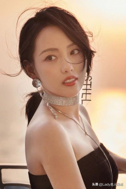 张嘉倪延禧攻略垫肩,张嘉倪为什么垫肩