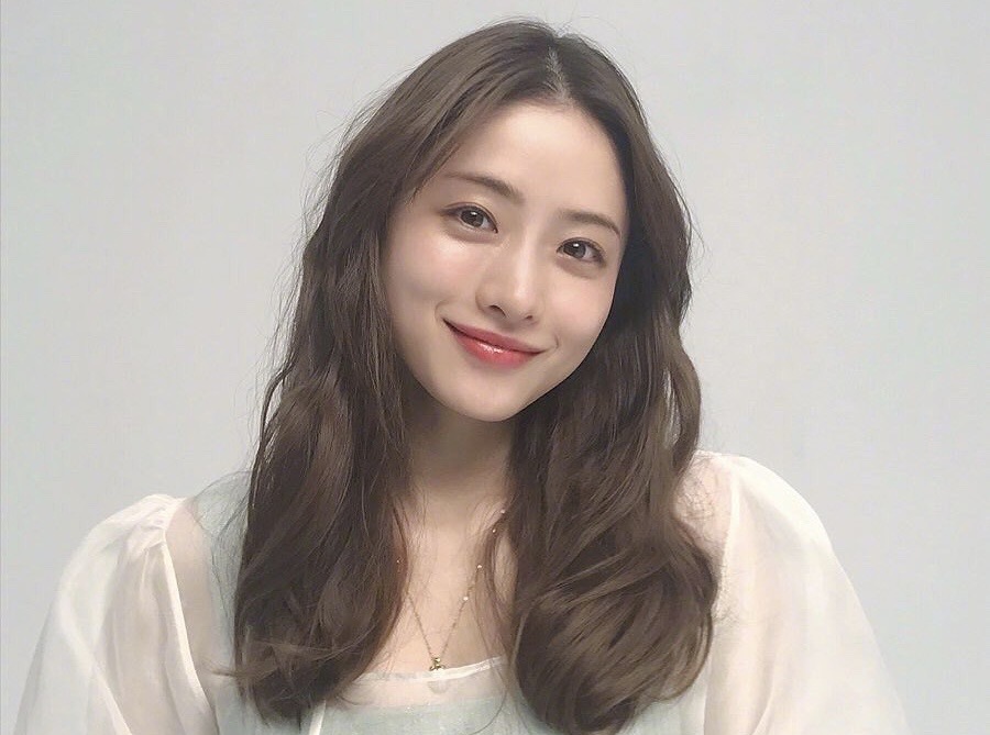 为什么一用散粉妆面就不亮,为什么散粉一上底妆就变得粗糙