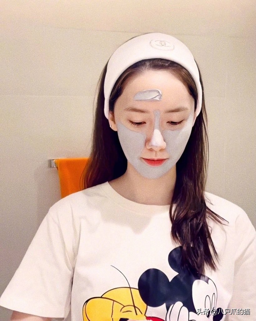 林允儿民宿私服卫衣,林允儿t恤衫