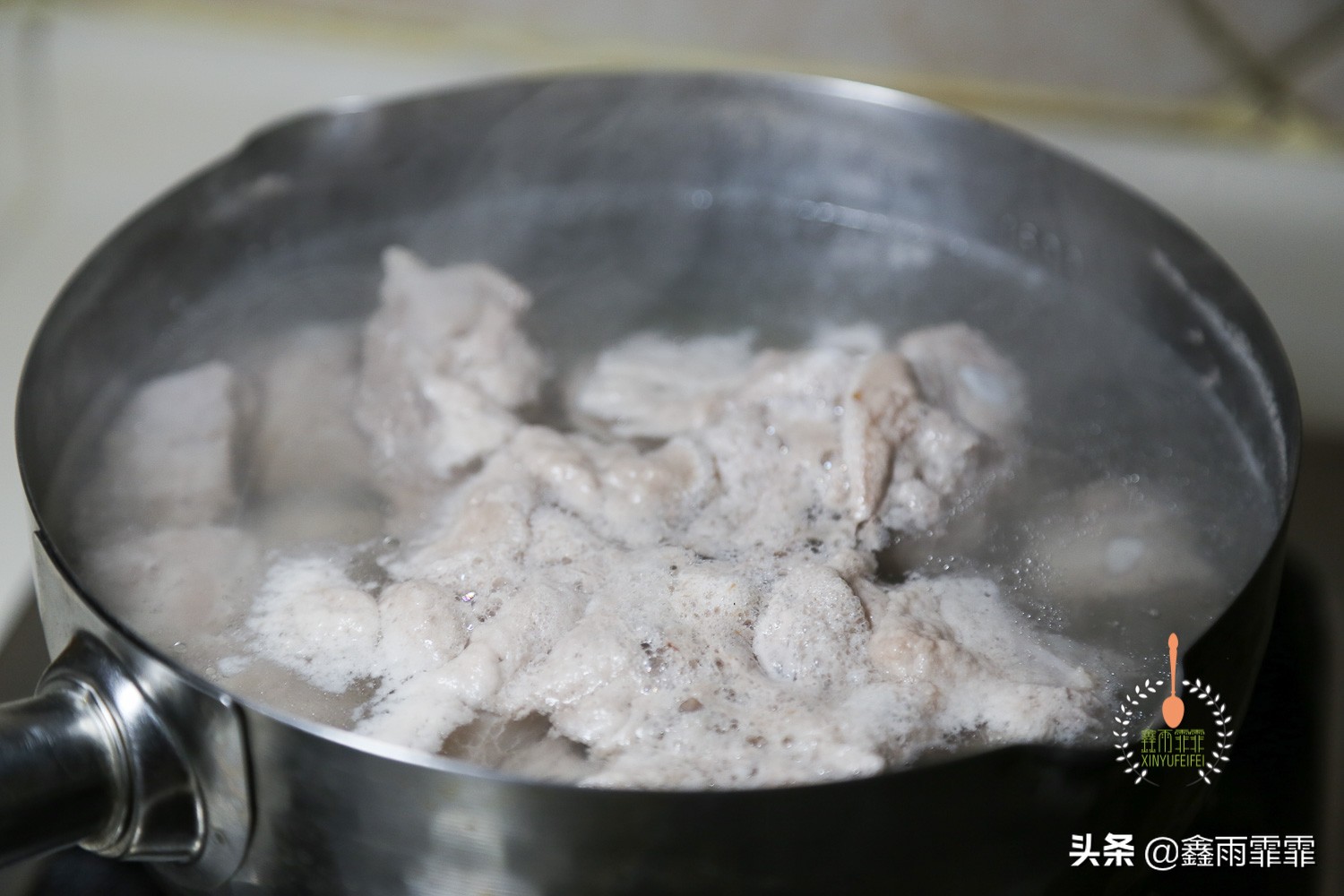 排骨焯水后肉又硬又柴,排骨焯水口感变硬