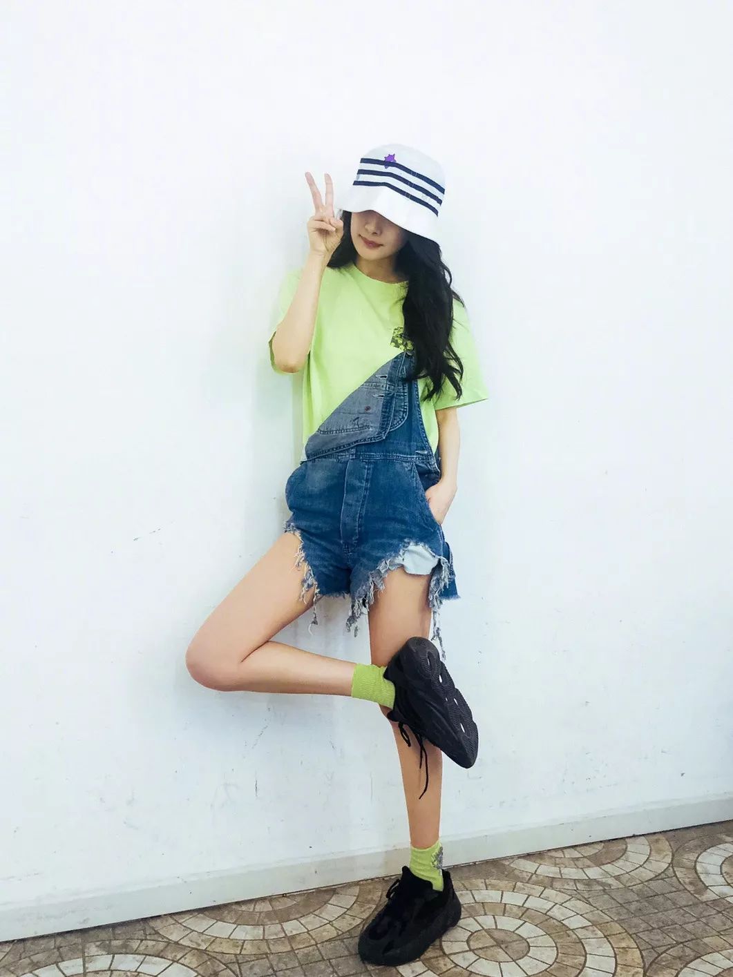 杨幂的经典穿法你学会了吗,杨幂袜子穿搭