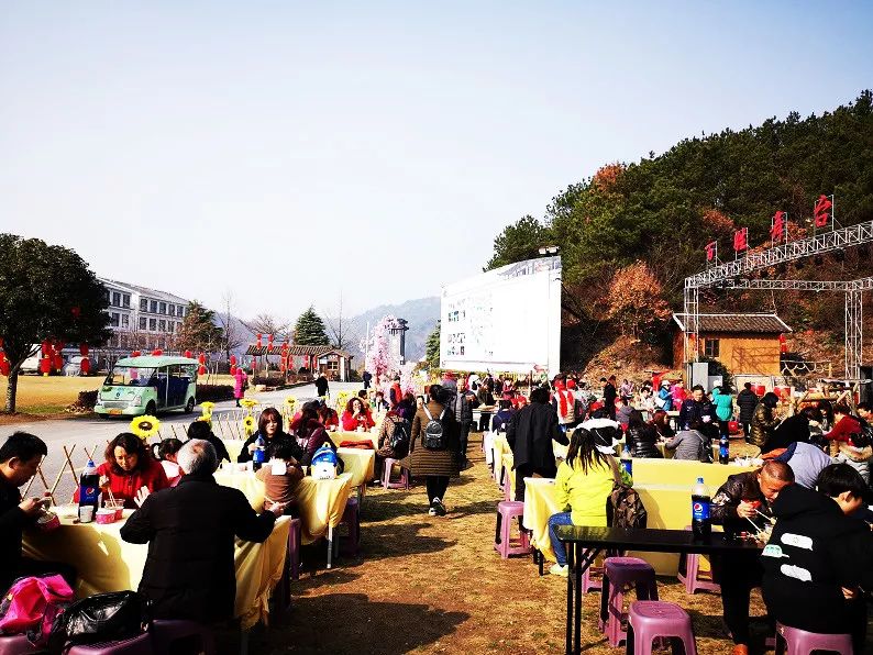 清凉寨丨“枫”景尚好,年会火热预定中!