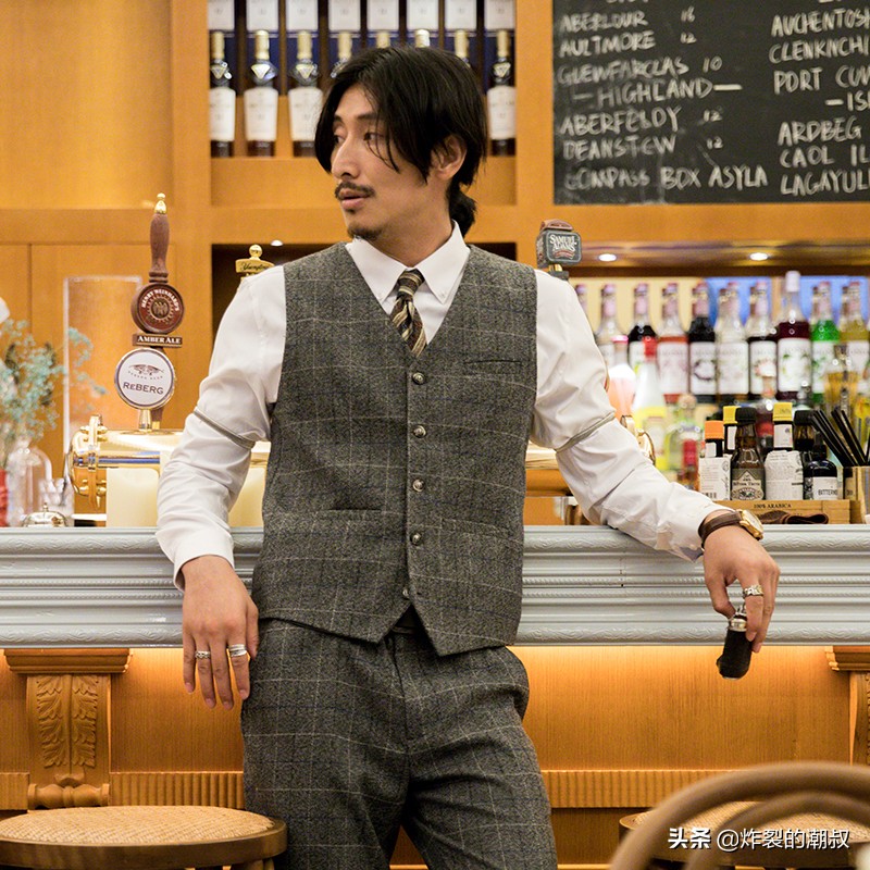 男人西服怎么选?一套复古西服能帅气一辈子